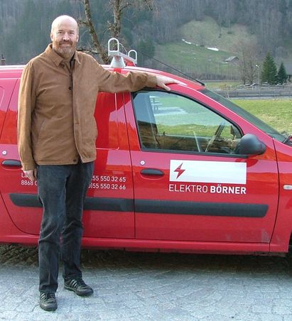Herr Börner mit Fahrzeug - Elektro Börner GmbH